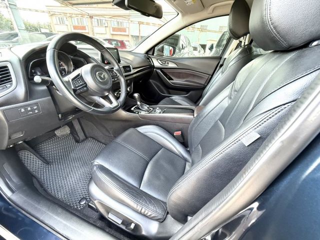 2019年 Mazda 3 5D 2.0 尊榮安全版 原鈑件 ACC跟車 恆溫 電動座椅 魂動美型設計 年輕人的愛款  第15張相片