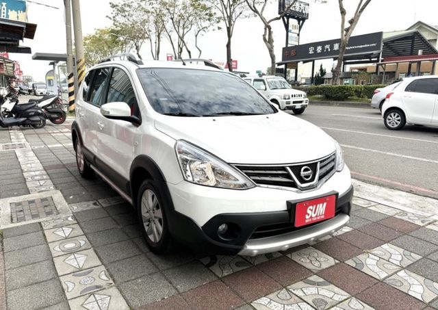 2015年 Nissan LIVINA 1.6 行家版 里程少 車頂旅行架 內外極美 舒適空間 全家人愉悅出遊的好選擇  第3張相片