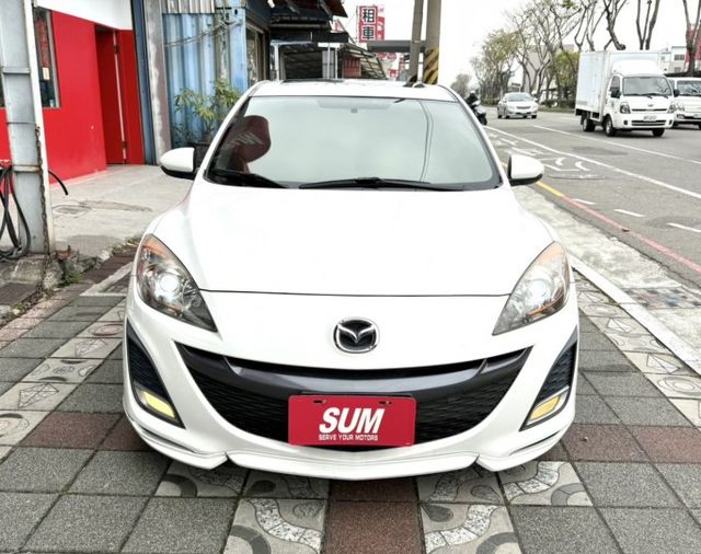 2011年 Mazda  3  4D  2.0  尊貴型 天窗 換檔撥片 加裝大螢幕安卓機 帥氣 車況優 年輕人購車首選  第2張相片