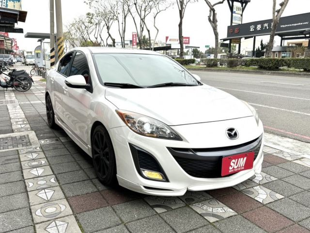 2011年 Mazda  3  4D  2.0  尊貴型 天窗 換檔撥片 加裝大螢幕安卓機 帥氣 車況優 年輕人購車首選  第3張相片