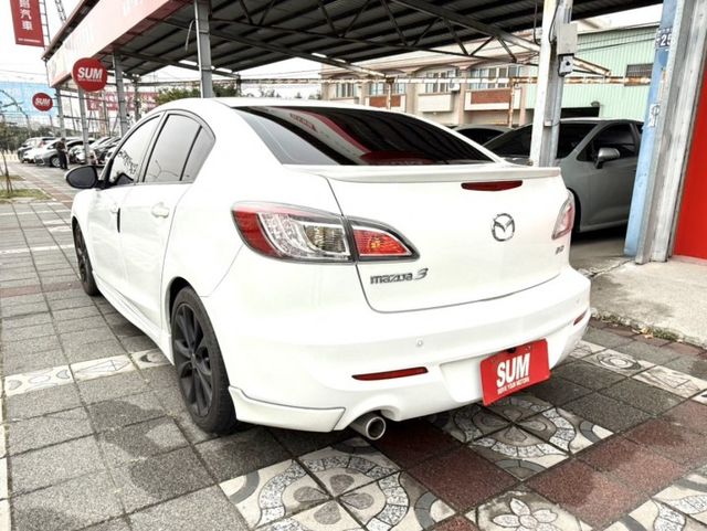 2011年 Mazda  3  4D  2.0  尊貴型 天窗 換檔撥片 加裝大螢幕安卓機 帥氣 車況優 年輕人購車首選  第4張相片