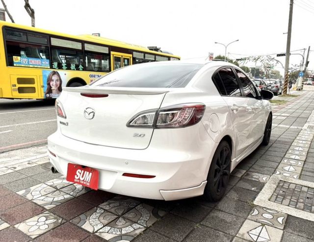 2011年 Mazda  3  4D  2.0  尊貴型 天窗 換檔撥片 加裝大螢幕安卓機 帥氣 車況優 年輕人購車首選  第5張相片