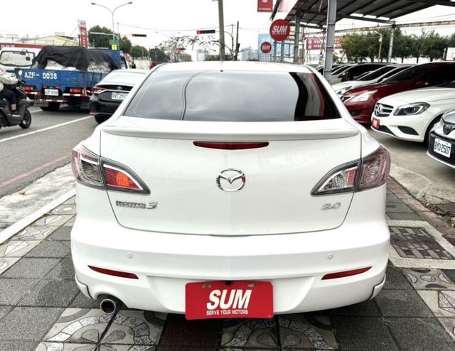 2011年 Mazda  3  4D  2.0  尊貴型 天窗 換檔撥片 加裝大螢幕安卓機 帥氣 車況優 年輕人購車首選  第6張相片