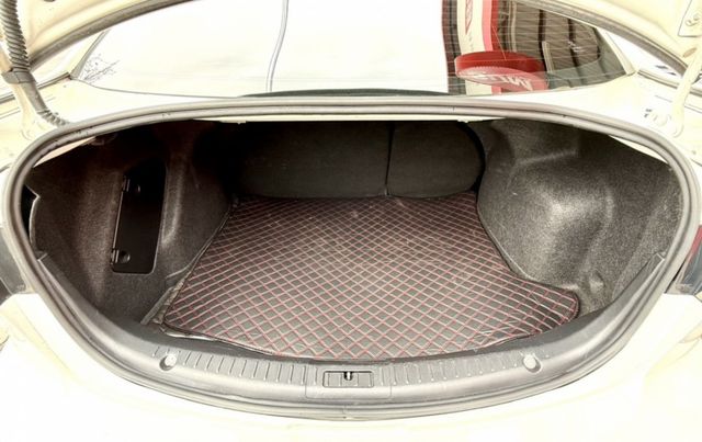 2011年 Mazda  3  4D  2.0  尊貴型 天窗 換檔撥片 加裝大螢幕安卓機 帥氣 車況優 年輕人購車首選  第8張相片