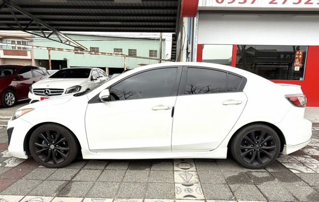 2011年 Mazda  3  4D  2.0  尊貴型 天窗 換檔撥片 加裝大螢幕安卓機 帥氣 車況優 年輕人購車首選  第9張相片