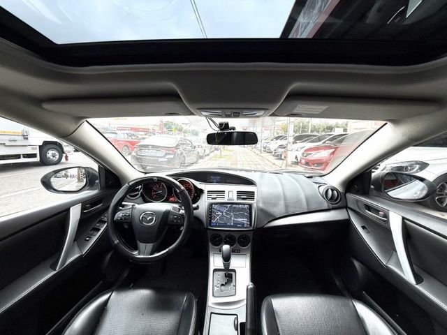2011年 Mazda  3  4D  2.0  尊貴型 天窗 換檔撥片 加裝大螢幕安卓機 帥氣 車況優 年輕人購車首選  第12張相片