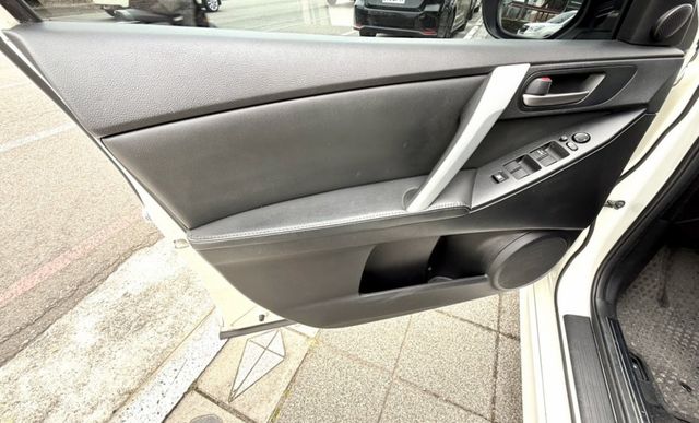 2011年 Mazda  3  4D  2.0  尊貴型 天窗 換檔撥片 加裝大螢幕安卓機 帥氣 車況優 年輕人購車首選  第15張相片