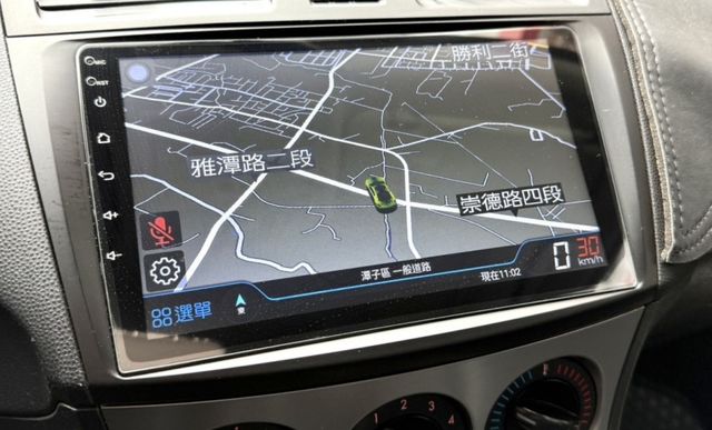 2011年 Mazda  3  4D  2.0  尊貴型 天窗 換檔撥片 加裝大螢幕安卓機 帥氣 車況優 年輕人購車首選  第17張相片