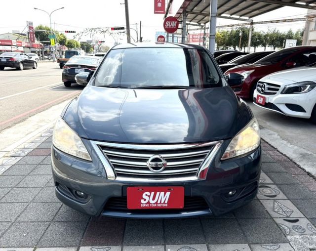 2015年 Nissan Sentra 1.8 傳奇版 原鈑件 認證車 定速巡航 感應頭燈 舒適感極佳的大型房車  第2張相片