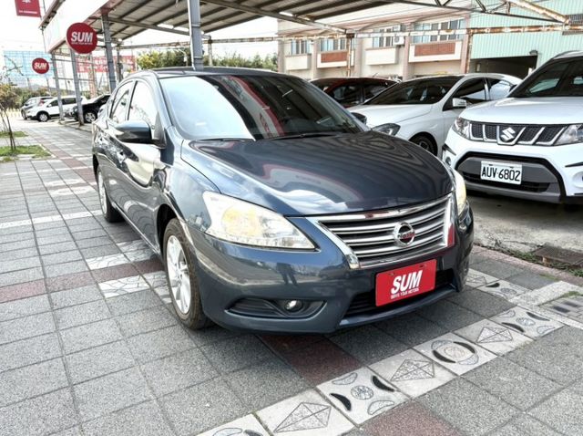 2015年 Nissan Sentra 1.8 傳奇版 原鈑件 認證車 定速巡航 感應頭燈 舒適感極佳的大型房車  第3張相片