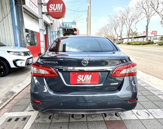 2015年 Nissan Sentra 1.8 傳奇版 原鈑件 認證車 定速巡航 感應頭燈 舒適感極佳的大型房車  第6張相片