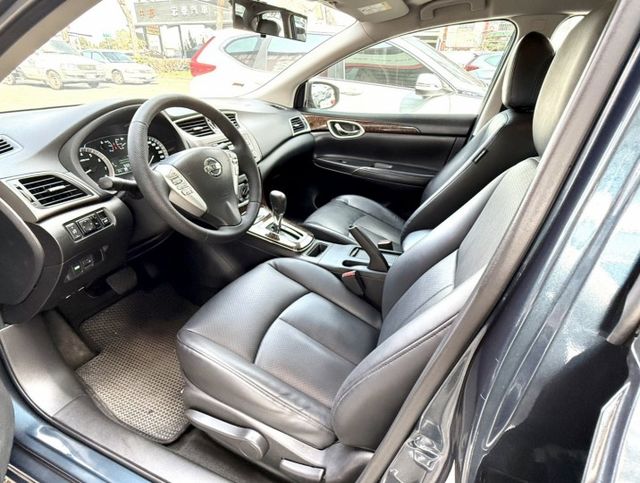 2015年 Nissan Sentra 1.8 傳奇版 原鈑件 認證車 定速巡航 感應頭燈 舒適感極佳的大型房車  第13張相片