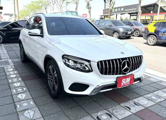 2019年 M-Benz GLC 220d 4MATIC 柴油 總代理 原鈑件 環景影像 電動座椅 豪華大空間運動休旅車  第3張相片