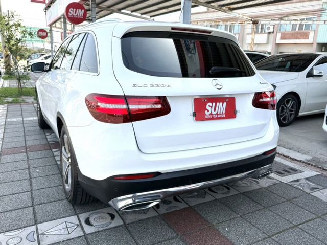 2019年 M-Benz GLC 220d 4MATIC 柴油 總代理 原鈑件 環景影像 電動座椅 豪華大空間運動休旅車  第5張相片