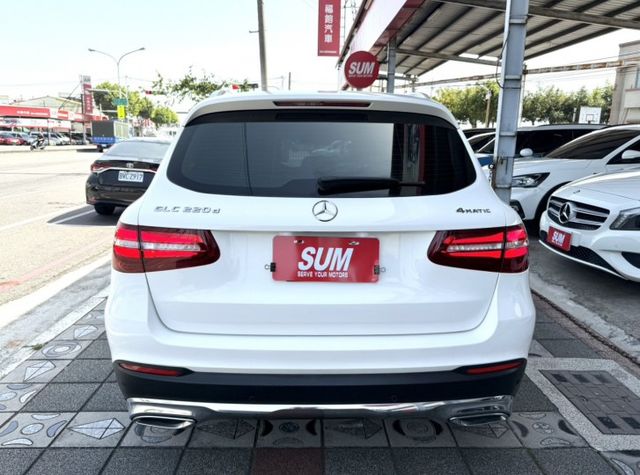 2019年 M-Benz GLC 220d 4MATIC 柴油 總代理 原鈑件 環景影像 電動座椅 豪華大空間運動休旅車  第6張相片