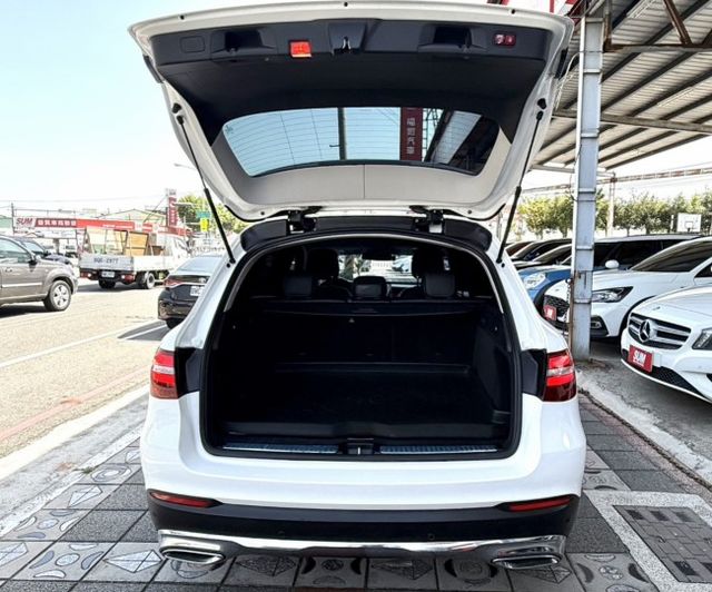 2019年 M-Benz GLC 220d 4MATIC 柴油 總代理 原鈑件 環景影像 電動座椅 豪華大空間運動休旅車  第7張相片