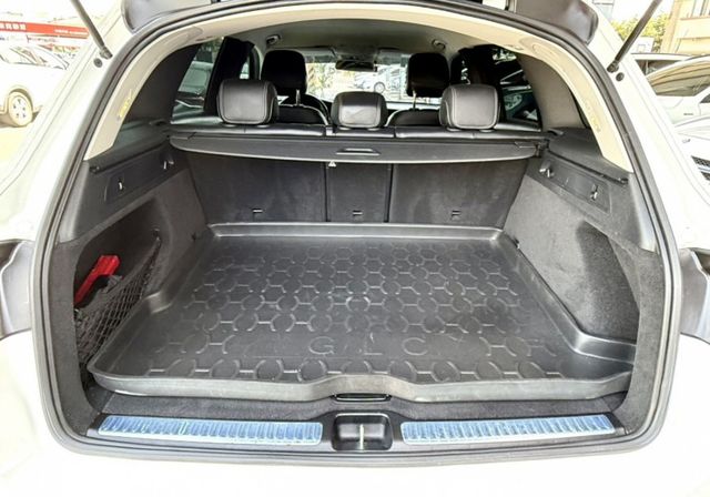 2019年 M-Benz GLC 220d 4MATIC 柴油 總代理 原鈑件 環景影像 電動座椅 豪華大空間運動休旅車  第8張相片