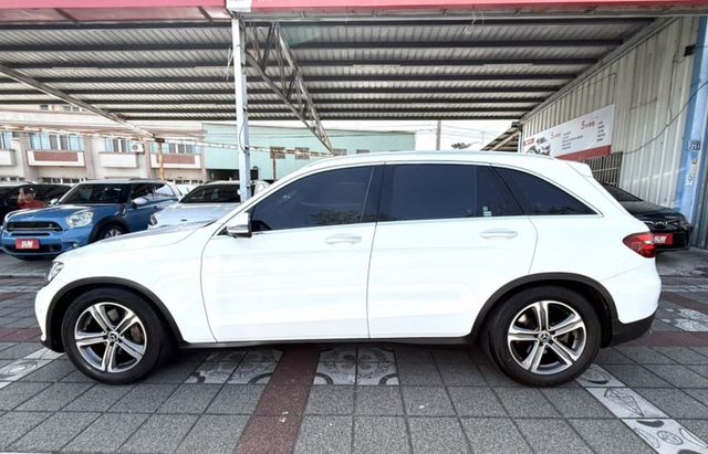 2019年 M-Benz GLC 220d 4MATIC 柴油 總代理 原鈑件 環景影像 電動座椅 豪華大空間運動休旅車  第9張相片