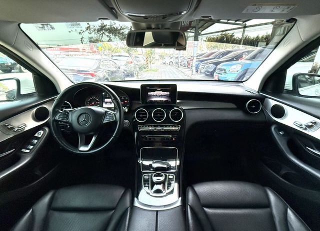 2019年 M-Benz GLC 220d 4MATIC 柴油 總代理 原鈑件 環景影像 電動座椅 豪華大空間運動休旅車  第12張相片