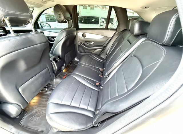 2019年 M-Benz GLC 220d 4MATIC 柴油 總代理 原鈑件 環景影像 電動座椅 豪華大空間運動休旅車  第16張相片