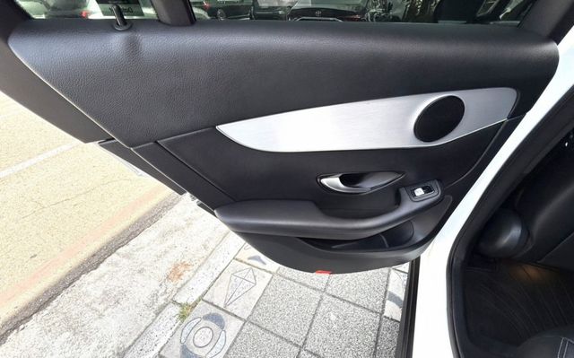 2019年 M-Benz GLC 220d 4MATIC 柴油 總代理 原鈑件 環景影像 電動座椅 豪華大空間運動休旅車  第18張相片