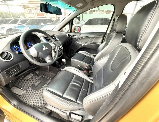 2014年 Mitsubishi Colt Plus 1.5 豪華型 恆溫空調 I-Key 倒車顯影 都會小型休旅首選  第13張相片