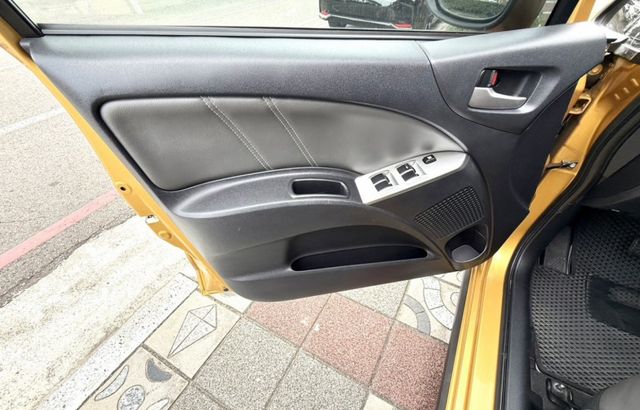 2014年 Mitsubishi Colt Plus 1.5 豪華型 恆溫空調 I-Key 倒車顯影 都會小型休旅首選  第15張相片