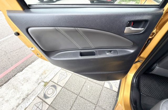 2014年 Mitsubishi Colt Plus 1.5 豪華型 恆溫空調 I-Key 倒車顯影 都會小型休旅首選  第16張相片