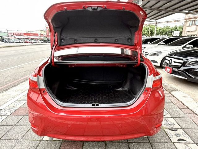 2015年 Toyota Altis 1.8 經典版 原鈑件 只跑7萬 恆溫 定速 升級9吋安卓機及配件 通勤族代步首選  第7張相片