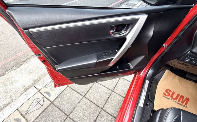2015年 Toyota Altis 1.8 經典版 原鈑件 只跑7萬 恆溫 定速 升級9吋安卓機及配件 通勤族代步首選  第15張相片