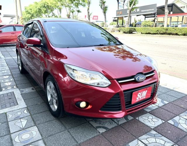 2013年 FORD Focus 5D 1.6 汽油時尚型 認證車 雙區恆溫 循跡防滑 空間大 高CP值的都會代步小車  第3張相片