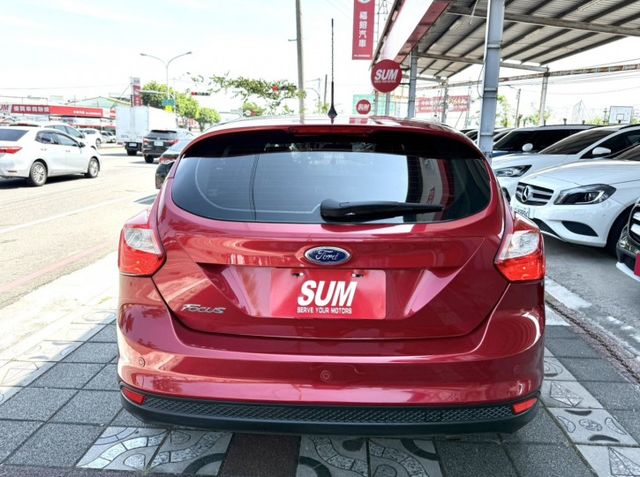 2013年 FORD Focus 5D 1.6 汽油時尚型 認證車 雙區恆溫 循跡防滑 空間大 高CP值的都會代步小車  第6張相片