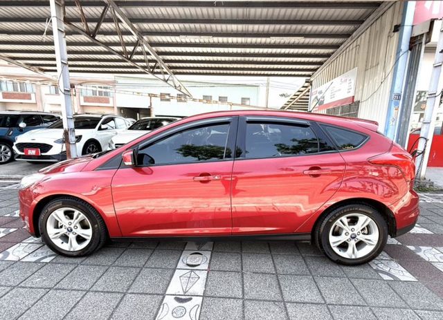 2013年 FORD Focus 5D 1.6 汽油時尚型 認證車 雙區恆溫 循跡防滑 空間大 高CP值的都會代步小車  第9張相片