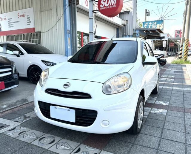 2015年 Nissan March 1.5 傳奇版 原鈑件 衛星導航 倒車顯影 加值安卓機 外型可愛 城市代步小車  第1張相片