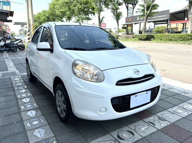 2015年 Nissan March 1.5 傳奇版 原鈑件 衛星導航 倒車顯影 加值安卓機 外型可愛 城市代步小車  第3張相片