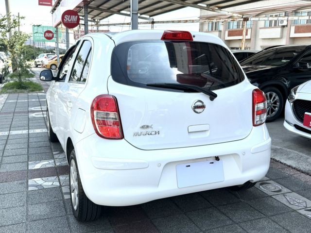 2015年 Nissan March 1.5 傳奇版 原鈑件 衛星導航 倒車顯影 加值安卓機 外型可愛 城市代步小車  第5張相片