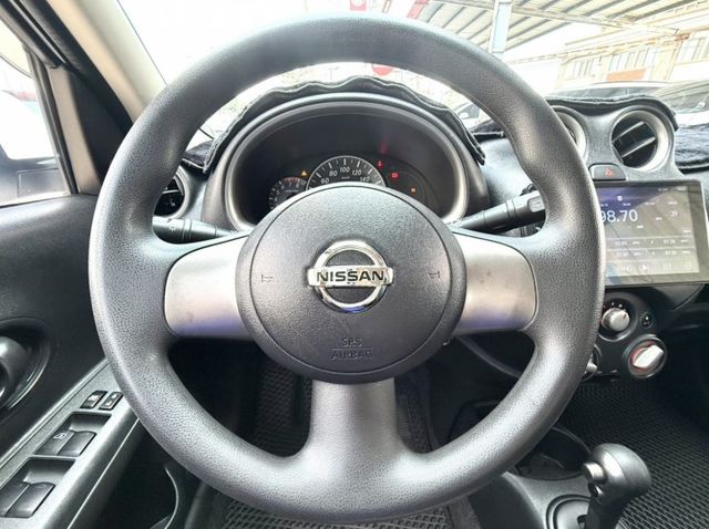 2015年 Nissan March 1.5 傳奇版 原鈑件 衛星導航 倒車顯影 加值安卓機 外型可愛 城市代步小車  第11張相片