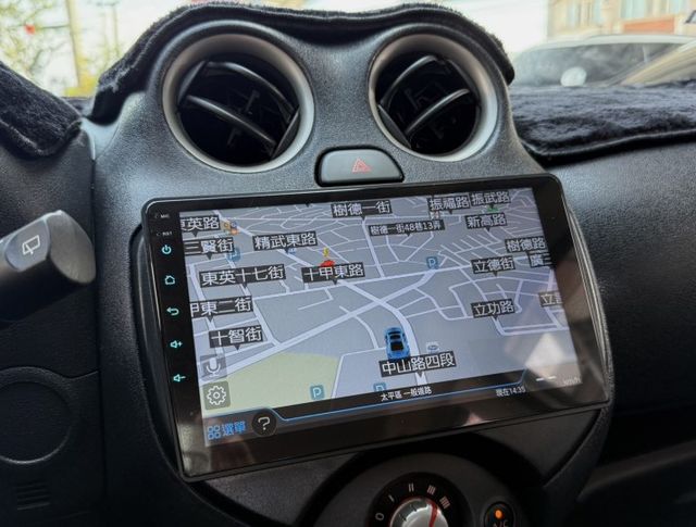 2015年 Nissan March 1.5 傳奇版 原鈑件 衛星導航 倒車顯影 加值安卓機 外型可愛 城市代步小車  第19張相片