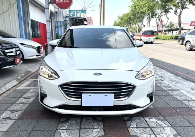 2019年 Ford Focus 5D 時尚經典型 1.5渦輪 原鈑件 僅跑5萬公里  市場最夯的五門小鋼砲  第2張相片