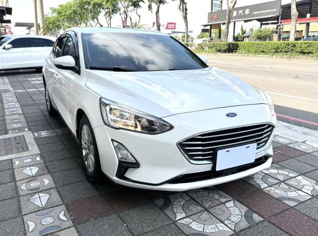 2019年 Ford Focus 5D 時尚經典型 1.5渦輪 原鈑件 僅跑5萬公里  市場最夯的五門小鋼砲  第3張相片