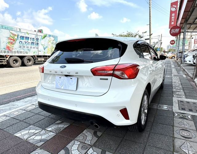 2019年 Ford Focus 5D 時尚經典型 1.5渦輪 原鈑件 僅跑5萬公里  市場最夯的五門小鋼砲  第5張相片