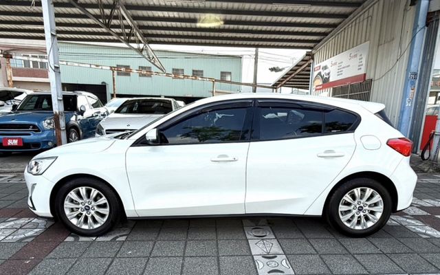 2019年 Ford Focus 5D 時尚經典型 1.5渦輪 原鈑件 僅跑5萬公里  市場最夯的五門小鋼砲  第9張相片