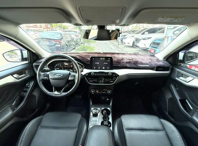 2019年 Ford Focus 5D 時尚經典型 1.5渦輪 原鈑件 僅跑5萬公里  市場最夯的五門小鋼砲  第12張相片