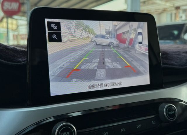 2019年 Ford Focus 5D 時尚經典型 1.5渦輪 原鈑件 僅跑5萬公里  市場最夯的五門小鋼砲  第20張相片