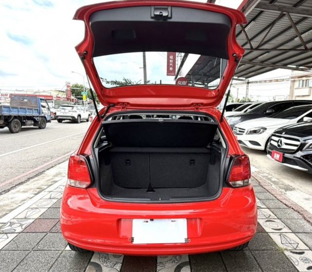 2014年 福斯 POLO HB 1.6 CL 認證車 升級大螢幕安卓機 好開省油 小資女的最佳時尚代步小車  第7張相片