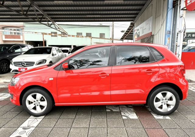2014年 福斯 POLO HB 1.6 CL 認證車 升級大螢幕安卓機 好開省油 小資女的最佳時尚代步小車  第9張相片