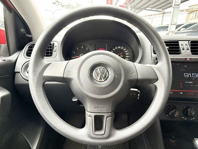 2014年 福斯 POLO HB 1.6 CL 認證車 升級大螢幕安卓機 好開省油 小資女的最佳時尚代步小車  第11張相片