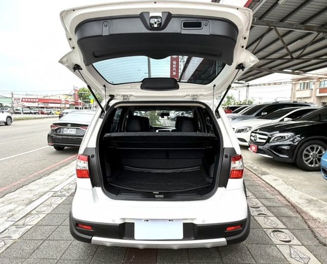 2018年 Nissan Livina 1.6 豪華版 恆溫 原廠影音 車頂行李架 舒適大空間 市場熱銷五門掀背小休旅  第7張相片