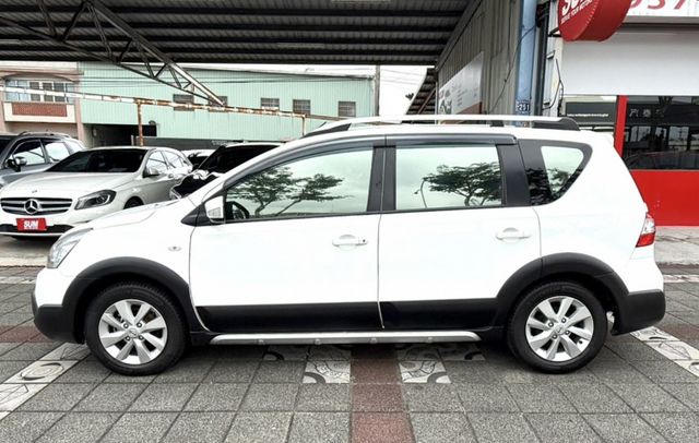 2018年 Nissan Livina 1.6 豪華版 恆溫 原廠影音 車頂行李架 舒適大空間 市場熱銷五門掀背小休旅  第9張相片