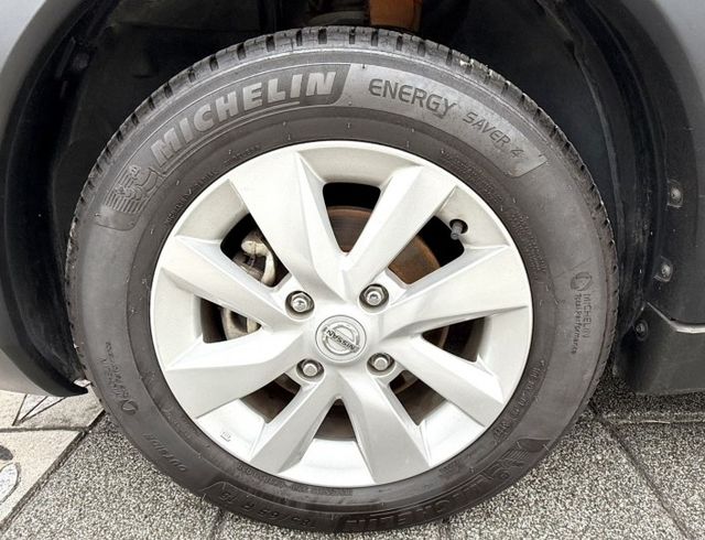 2018年 Nissan Livina 1.6 豪華版 恆溫 原廠影音 車頂行李架 舒適大空間 市場熱銷五門掀背小休旅  第10張相片
